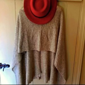 One size 100%cashmere Cape by Cynthia Rowley brand New 👌